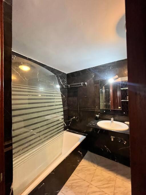Appartement In The Heart Of Tanger Boulevard Ngoại thất bức ảnh